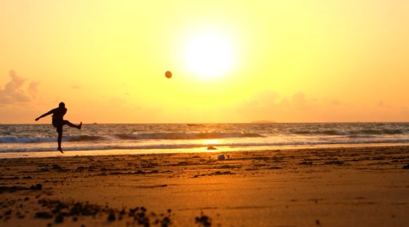 Fußball am Strand